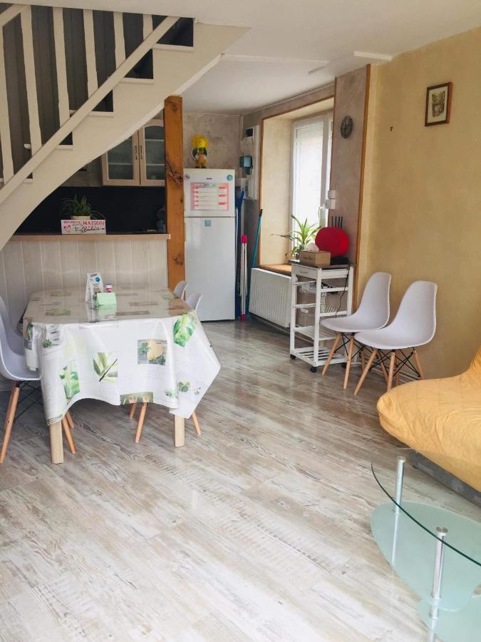 Petite Maison Au Coeur De L Auvergne Jumeaux Exterior foto
